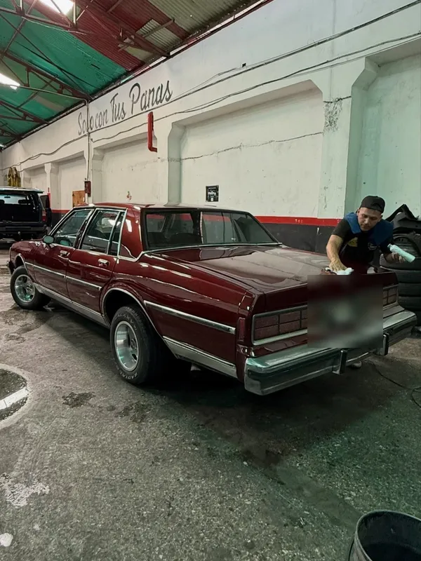 Chevrolet Caprice, rojo a vinotinto, en Monster Garage Vzla, Valencia
