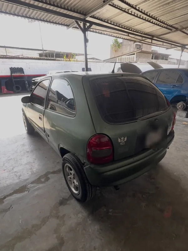 Chevrolet Corsa verde a negro: antes y después antes, en Monster Garage Vzla