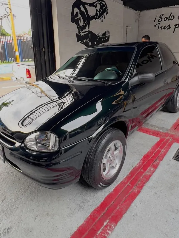 Chevrolet Corsa verde a negro en Monster Garage Vzla, Valencia (foto 1)