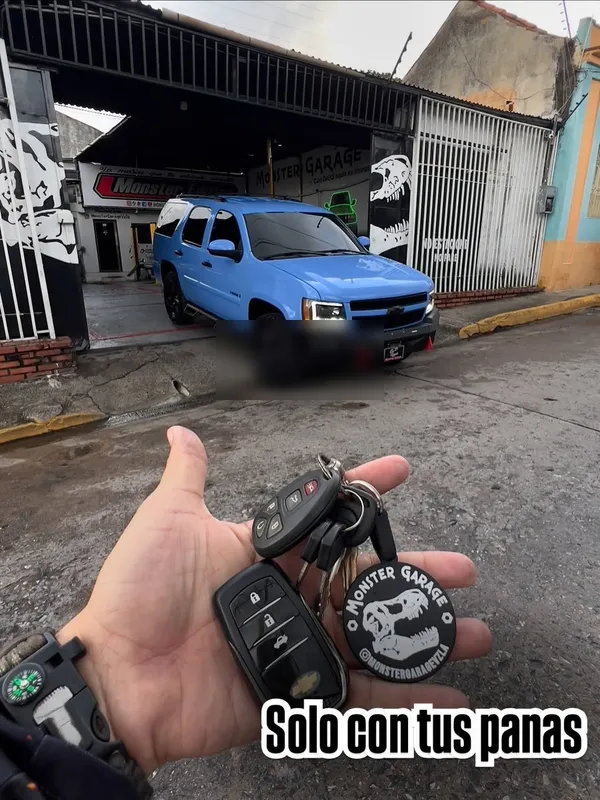 Chevrolet Tahoe negro a azul en Monster Garage Vzla, Valencia (foto 1)