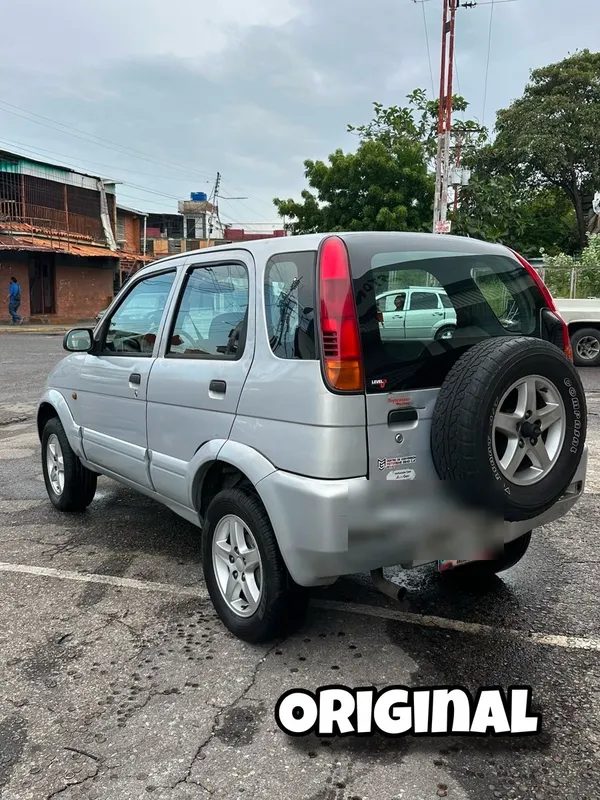 Daihatsu Terios original vs monster: original vs monster antes, en Monster Garage Vzla