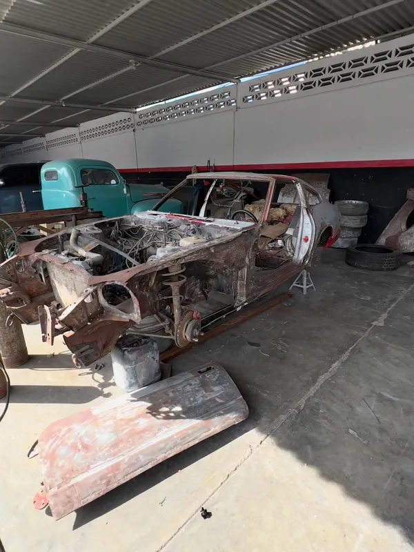 Datsun 350Z rojo a blanco: antes y después antes, en Monster Garage Vzla