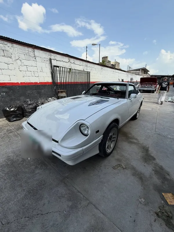 Datsun 350Z, rojo a blanco, en Monster Garage Vzla, Valencia