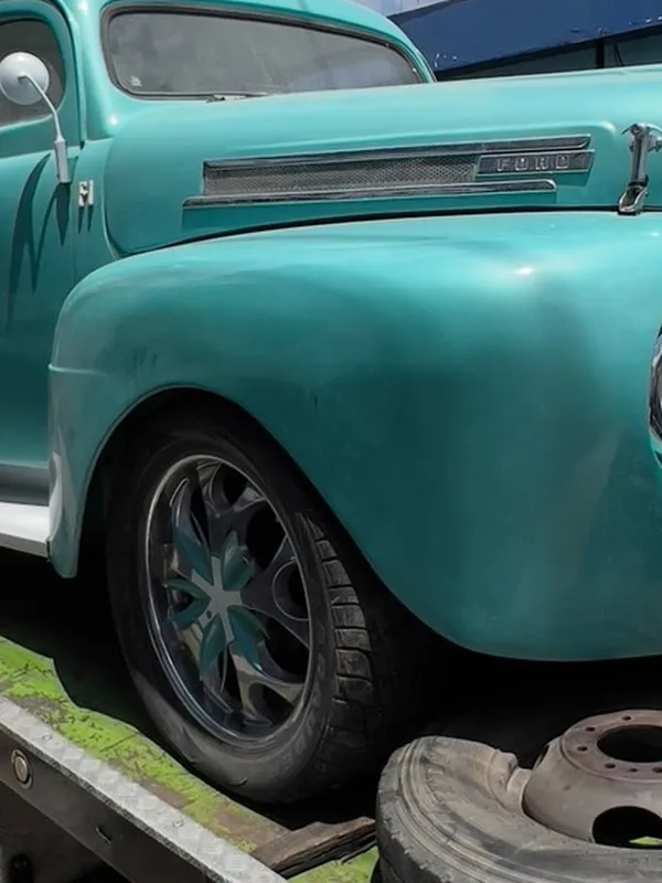 Ford F-1 turquesa a rojo: antes y después antes, en Monster Garage Vzla