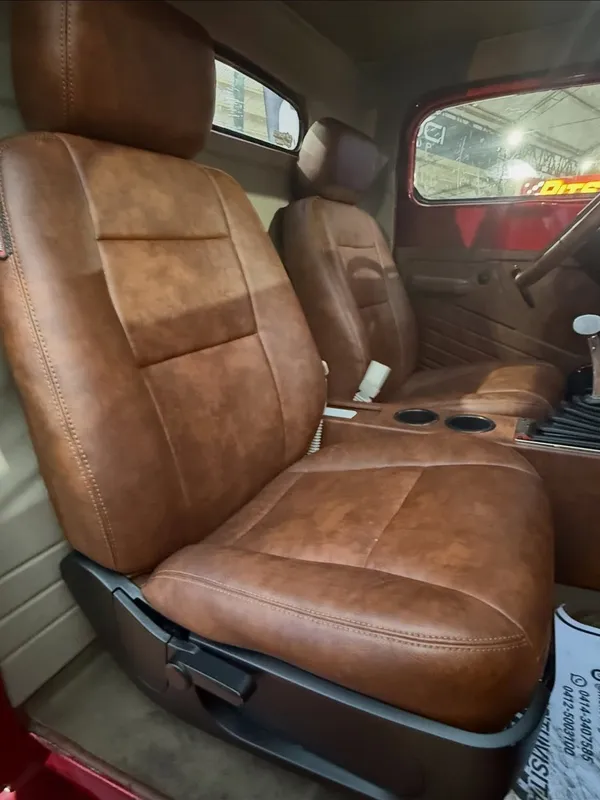 Ford F-1, interior envejecido, en Monster Garage Vzla, Valencia