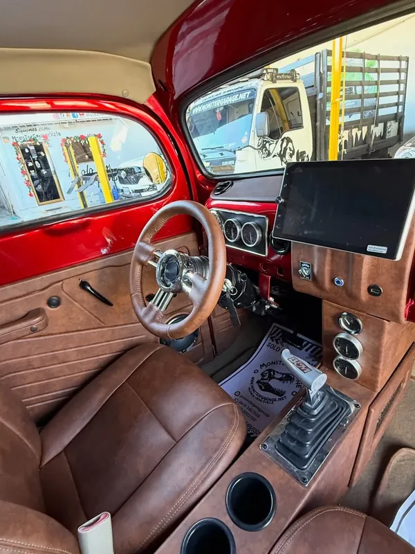 Ford F-1 interior envejecido en Monster Garage Vzla, Valencia (foto 1)