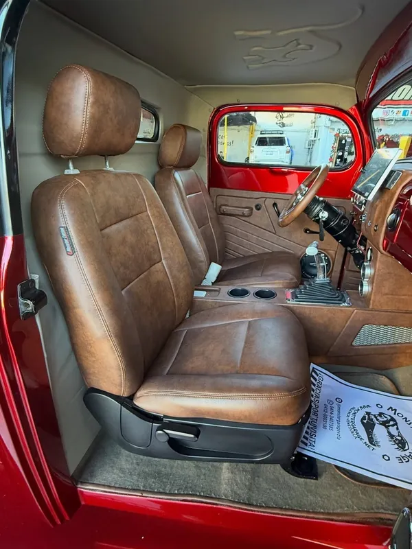 Ford F-1 interior envejecido en Monster Garage Vzla, Valencia (foto 2)
