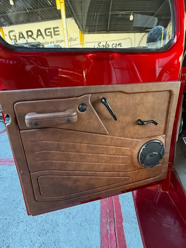 Ford F-1 interior envejecido en Monster Garage Vzla, Valencia (foto 3)