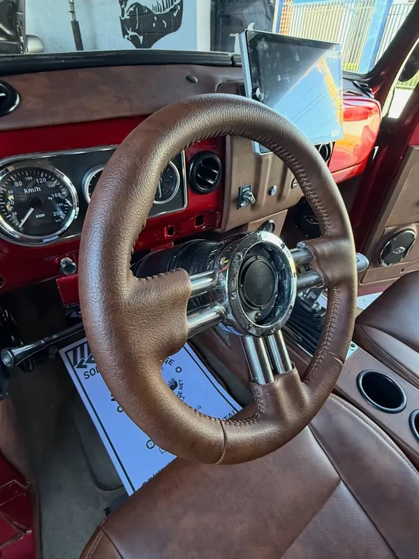 Ford F-1 interior envejecido en Monster Garage Vzla, Valencia (foto 4)