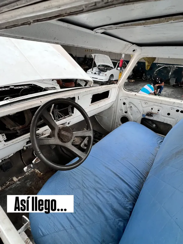 Ford F-100 (55 años después) interior restaurado: interior antes, en Monster Garage Vzla