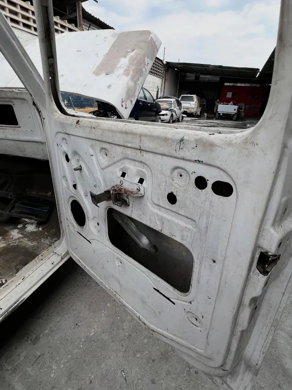 Ford F-100 (55 años después) interior restaurado: panel de puerta antes, en Monster Garage Vzla