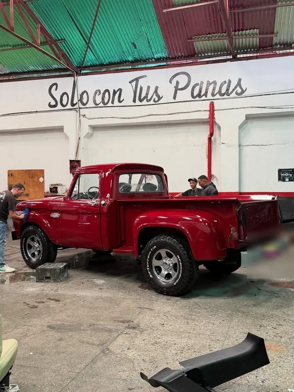 Ford F100 1966 rojo en Monster Garage Vzla, Valencia (foto 2)