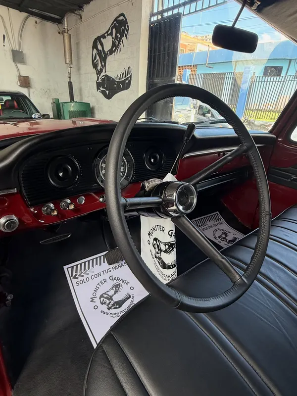 Ford F100 1966 interior negro en Monster Garage Vzla, Valencia (foto 2)