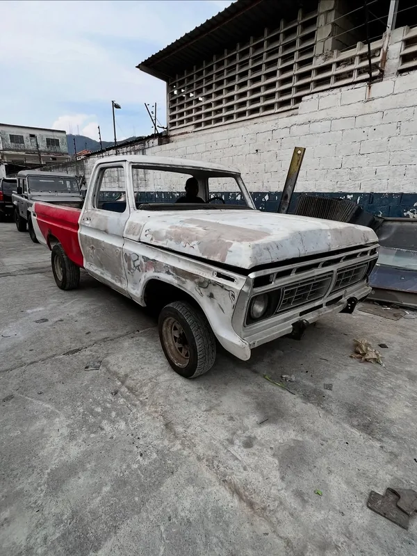 Ford F100 1976 blanco a verde y blanco: antes y después antes, en Monster Garage Vzla