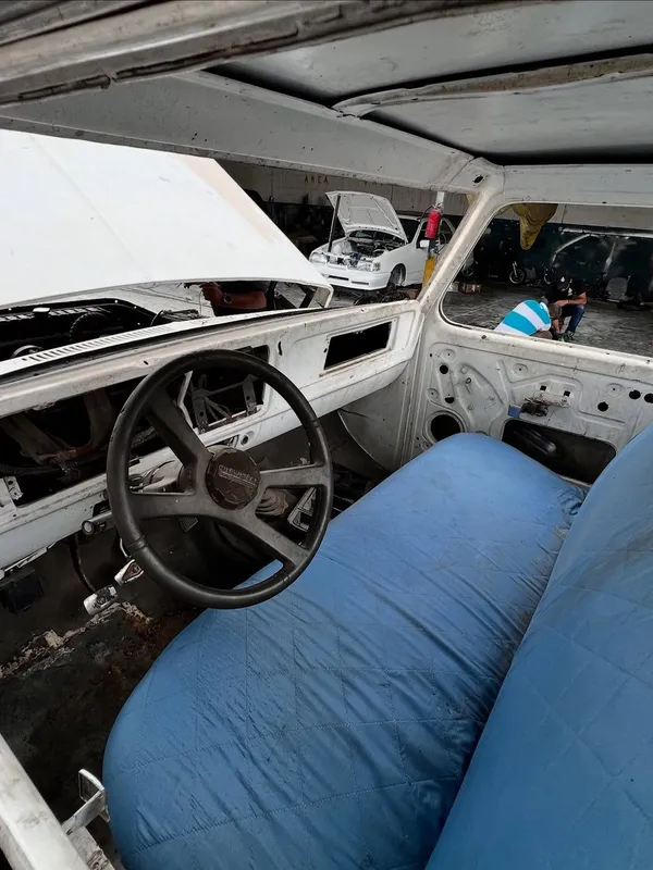 Ford F100 1976 asiento, puerta y tablero: asiento antes, en Monster Garage Vzla