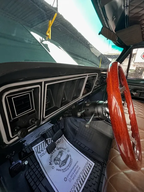 Ford F100 1976 asiento, puerta y tablero: tablero después, en Monster Garage Vzla, Valencia