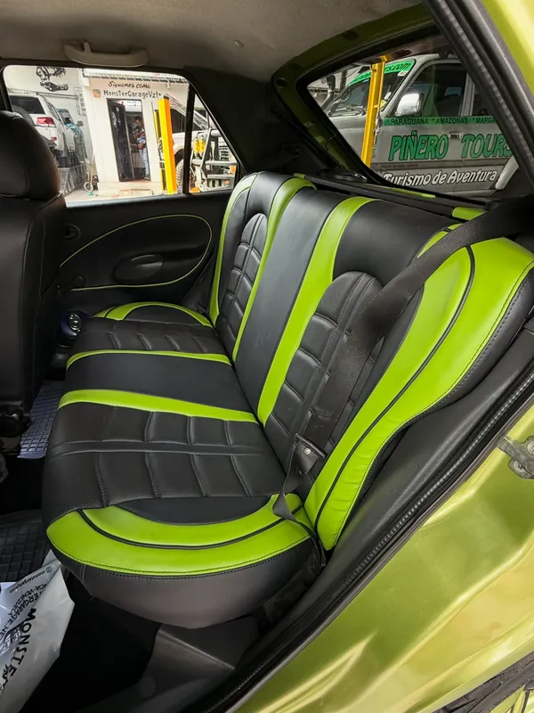 Ford Fiesta negro y verde en Monster Garage Vzla, Valencia (foto 2)