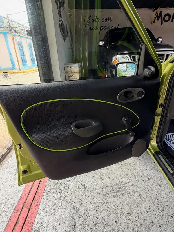 Ford Fiesta negro y verde en Monster Garage Vzla, Valencia (foto 3)