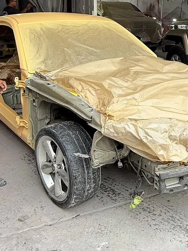 Ford Mustang naranja: antes y después antes, en Monster Garage Vzla