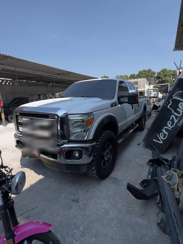 Ford Super Duty blanco a gris: antes y después antes, en Monster Garage Vzla