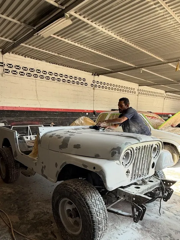 Jeep CJ beige: antes y después antes, en Monster Garage Vzla