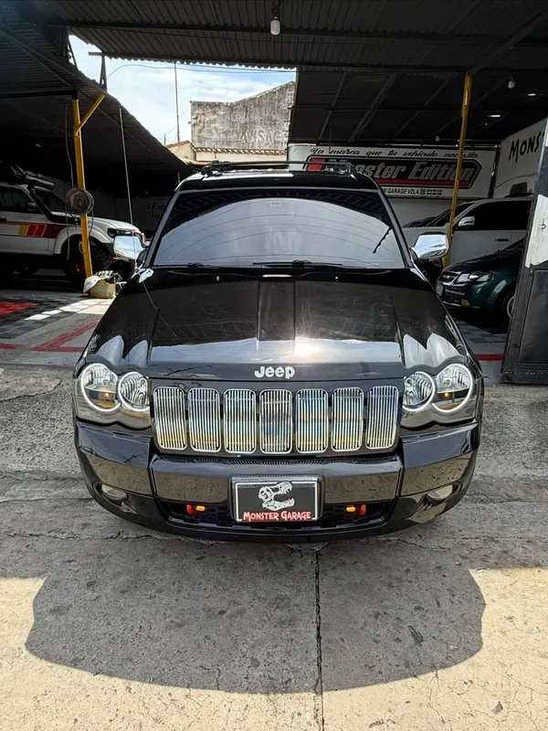 Jeep Grand Cherokee dorado a negro: frente después, en Monster Garage Vzla, Valencia