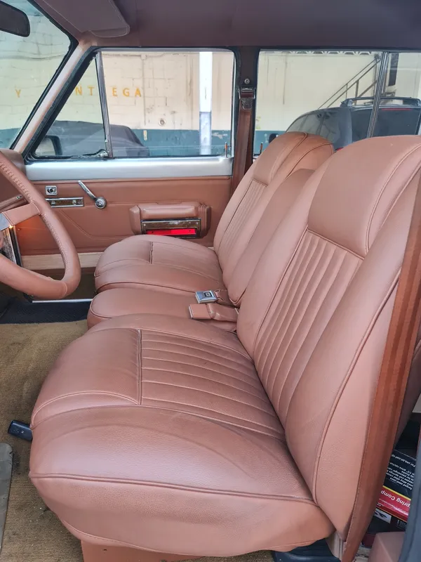 Jeep Wagoneer interior clásico en cuero en Monster Garage Vzla, Valencia (foto 2)