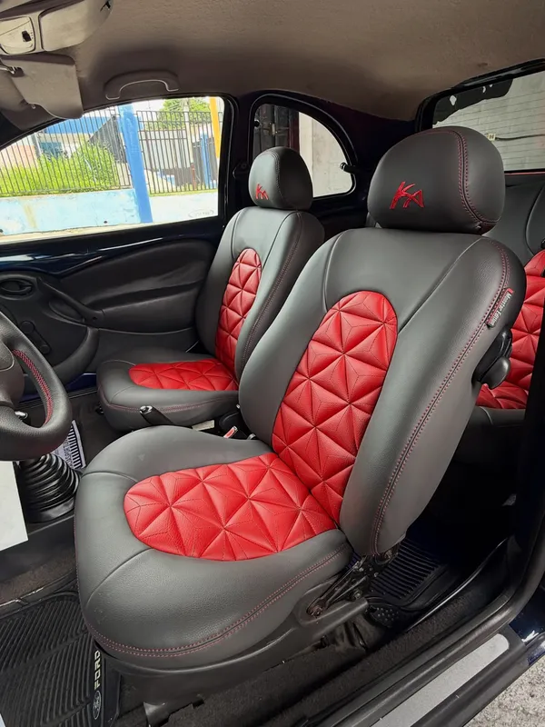 Interior rojo y gris, tapicería personalizada, en Monster Garage Vzla, Valencia