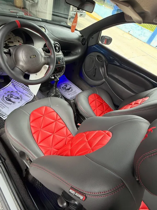 Interior rojo y gris tapicería personalizada en Monster Garage Vzla, Valencia (foto 2)