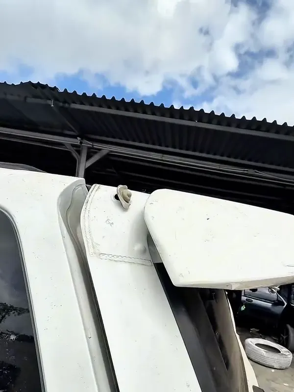 Toyota 4Runner blanca (golpe del contenedor) blanco: spoiler antes, en Monster Garage Vzla