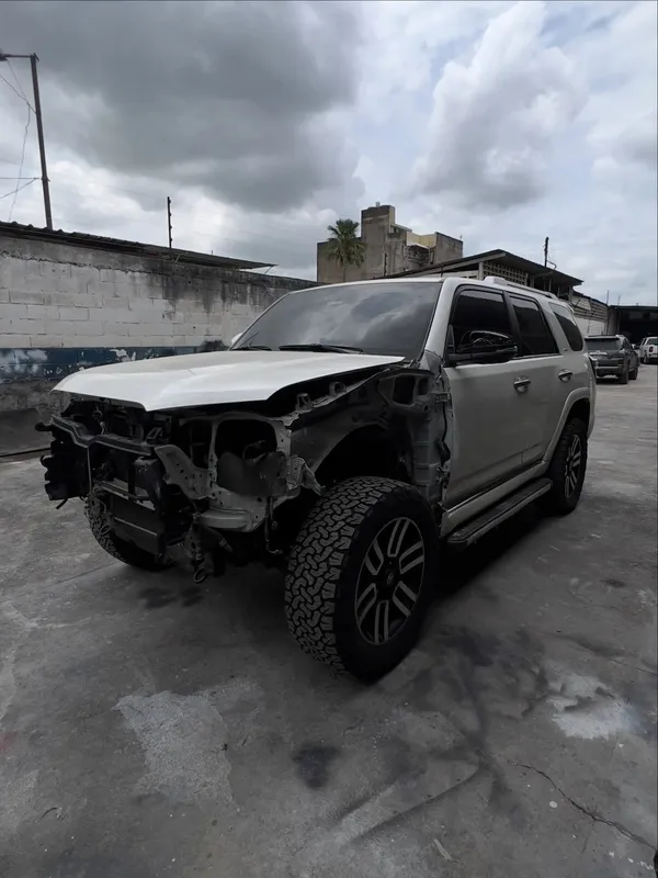 Toyota 4Runner blanco: antes y después antes, en Monster Garage Vzla