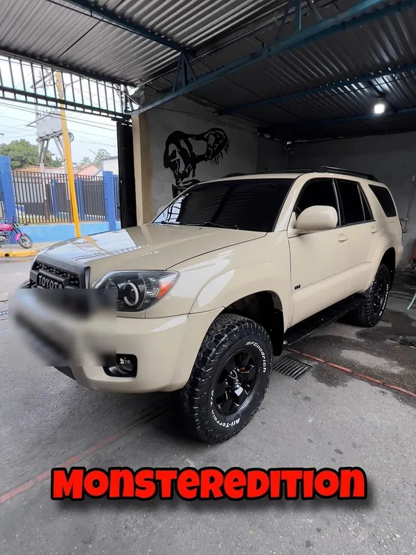 Toyota 4Runner Monster Edition plata a beige en Monster Garage Vzla, Valencia (foto 1)