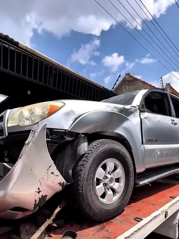 Toyota 4Runner plata (Caracas) plata: frente antes, en Monster Garage Vzla