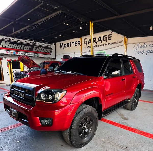 Toyota 4Runner, rojo candy, en Monster Garage Vzla, Valencia