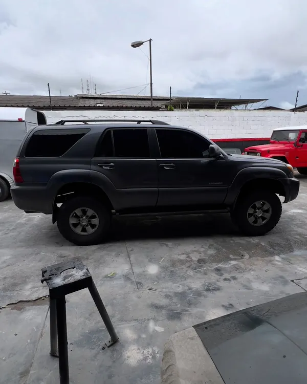 Toyota 4Runner rojo candy: antes y después antes, en Monster Garage Vzla