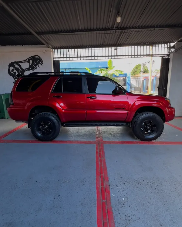 Toyota 4Runner rojo candy: antes y después después, en Monster Garage Vzla, Valencia