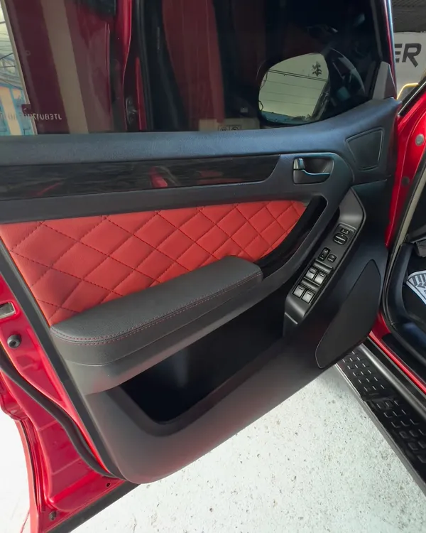 Toyota 4Runner asientos, volante, consola y puertas: panel de puerta después, en Monster Garage Vzla, Valencia