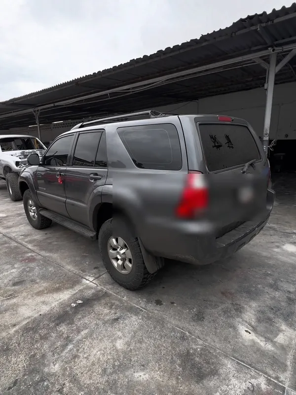 Toyota 4Runner rojo candy: antes y después, otro ángulo antes, en Monster Garage Vzla