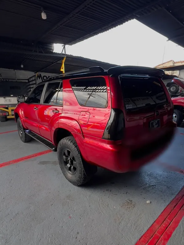 Toyota 4Runner rojo candy: antes y después, otro ángulo después, en Monster Garage Vzla, Valencia