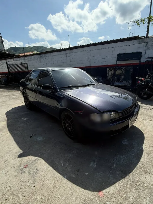 Toyota Corolla azul: antes y después antes, en Monster Garage Vzla