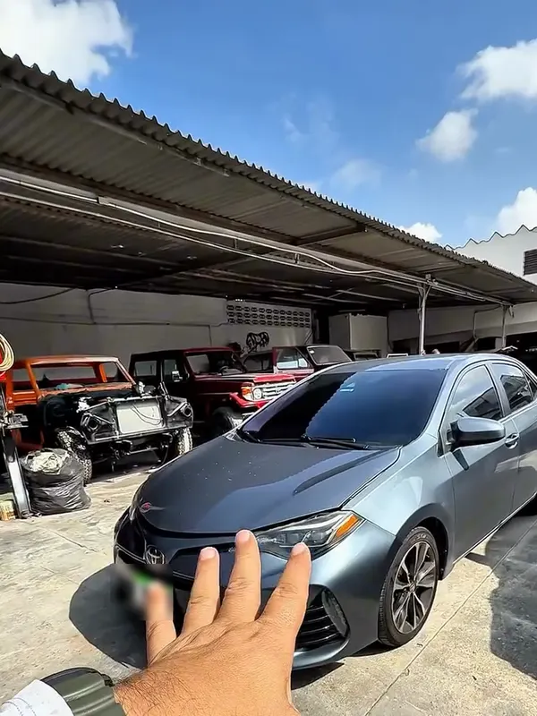 Toyota Corolla gris, gris, en Monster Garage Vzla, Valencia