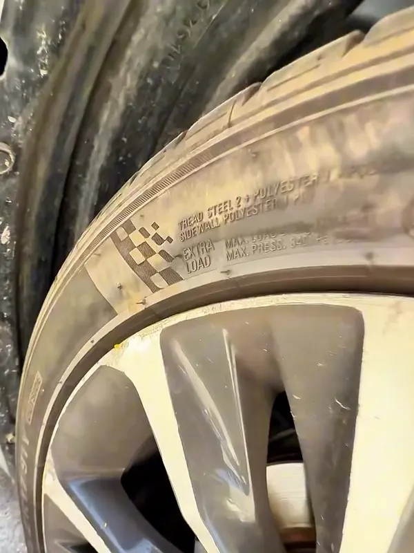 Toyota Corolla gris gris: rines antes, en Monster Garage Vzla