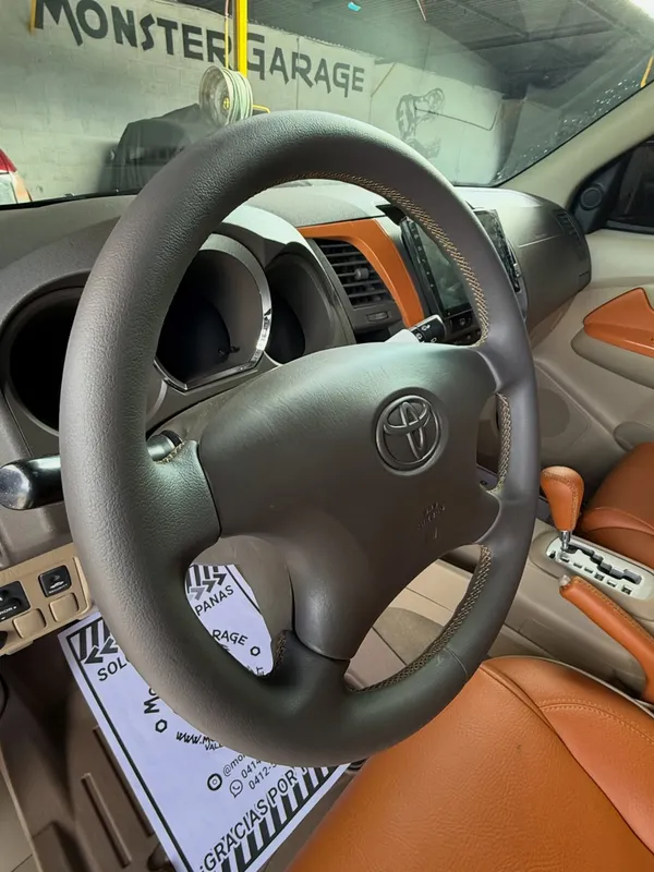 Toyota Fortuner interior en cuero caramelo en Monster Garage Vzla, Valencia (foto 2)