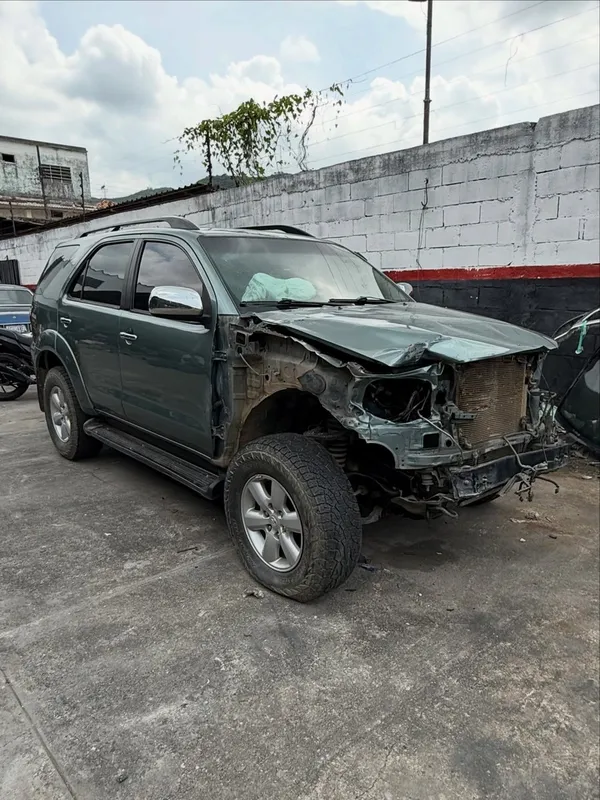 Toyota Fortuner, verde, en Monster Garage Vzla, Valencia