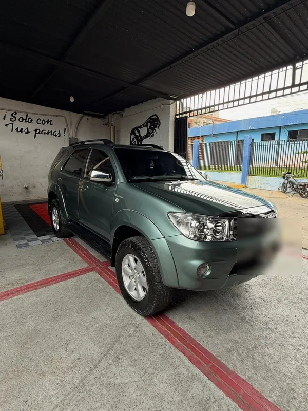 Toyota Fortuner, verde, en Monster Garage Vzla, Valencia