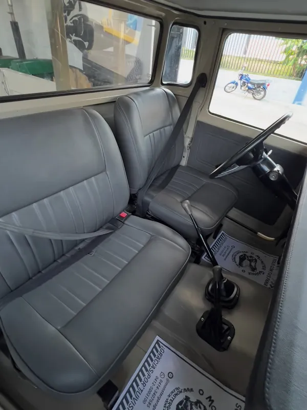 Toyota Land Cruiser clásico, interior original restaurado, en Monster Garage Vzla, Valencia