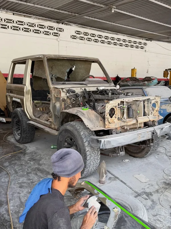 Toyota Machito beige a vinotinto: antes y después antes, en Monster Garage Vzla