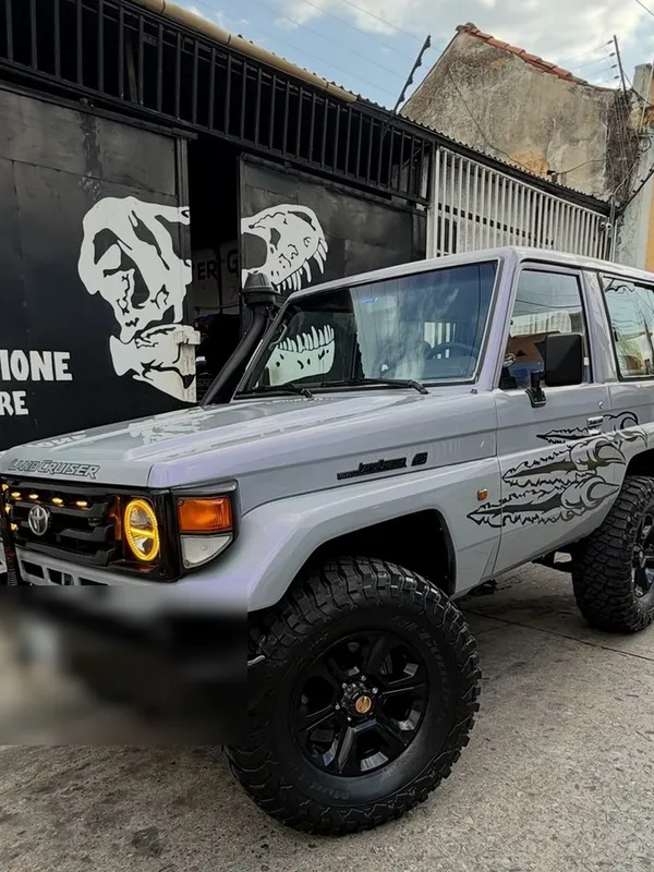 Toyota Machito gris a plata en Monster Garage Vzla, Valencia (foto 1)