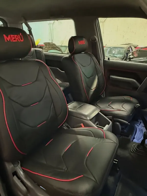 Toyota Meru tapicería personalizada en Monster Garage Vzla, Valencia (foto 4)