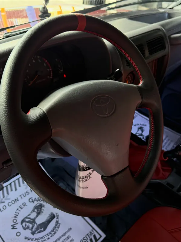 Toyota Meru tapicería personalizada en Monster Garage Vzla, Valencia (foto 7)